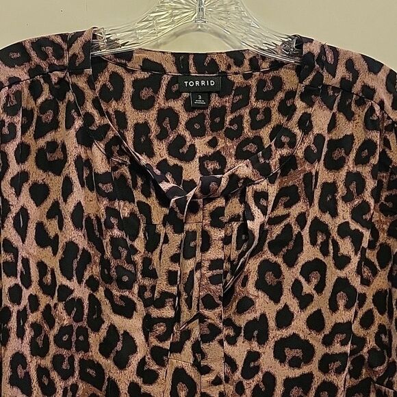 TIE V NECK 3/4 SLEEVE LEOPARD TAN BLACK LIGHTWEIGHT BLOUSE TOP 3 3X TORRID - Picture 3 of 6